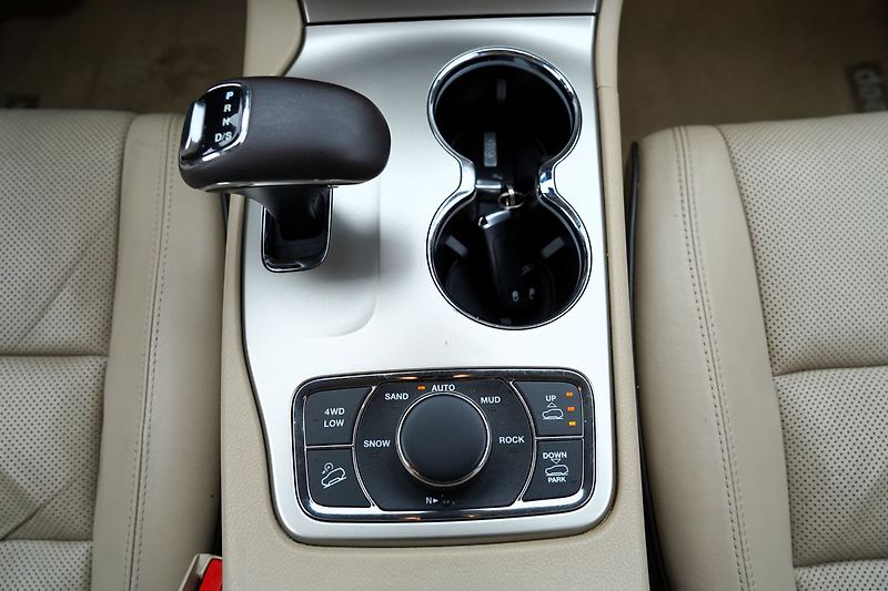 Jeep Grand Cherokee 3.0 CRD/Overland/Facelift/250 - fotka 38 z 46