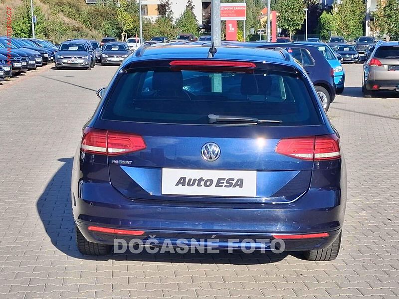 Volkswagen Passat (2015) 2.0 TDi, Comfortline, navi - fotka 5 z 18