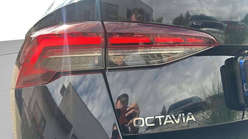 Škoda Octavia Combi Top Selection 2,0TDI/110 - fotka 29 z 30