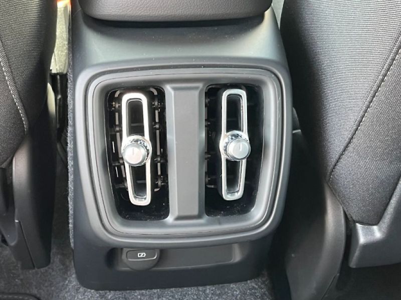 Volvo XC40 CORE B3 FWD 120kW - fotka 20 z 21