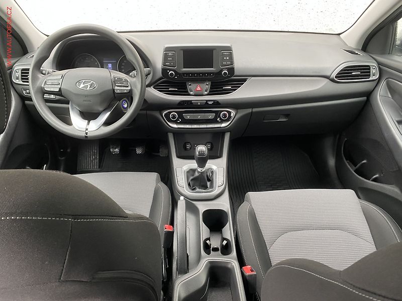 Hyundai i30 (2019) 1.4 CVVT, ČR, AC, park.asist - fotka 8 z 17