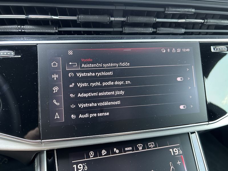 Audi Q8 50 TDI quattro ZÁRUKA - fotka 19 z 35