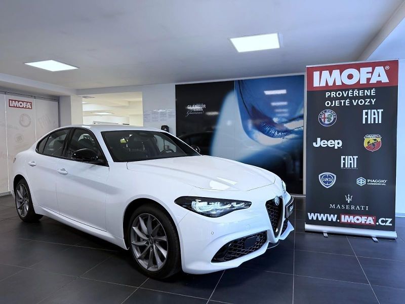Alfa Romeo Giulia (2025) 2.2 JTDm 210k AT8 ZF Q4 4x4 Sp - fotka 1 z 19