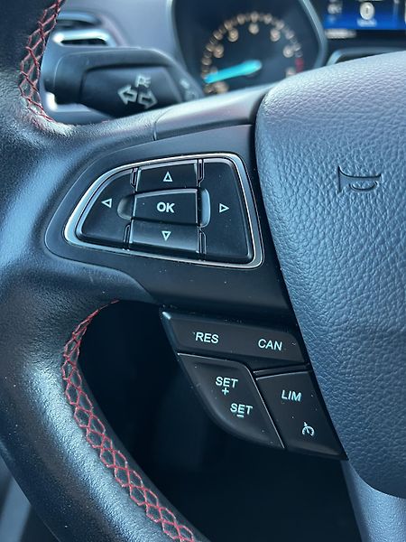 Ford Kuga 1.5 EcoBoost ST Line TZ - fotka 9 z 24