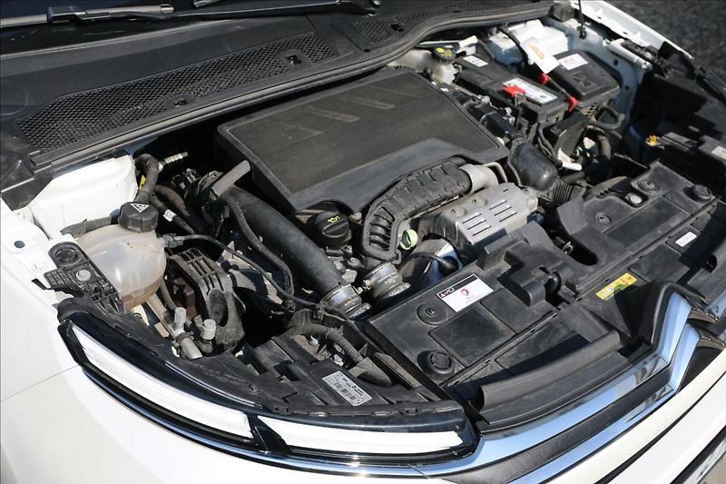 Citroën C4 1,2 1. Majitel, ČR, DPH - fotka 44 z 50