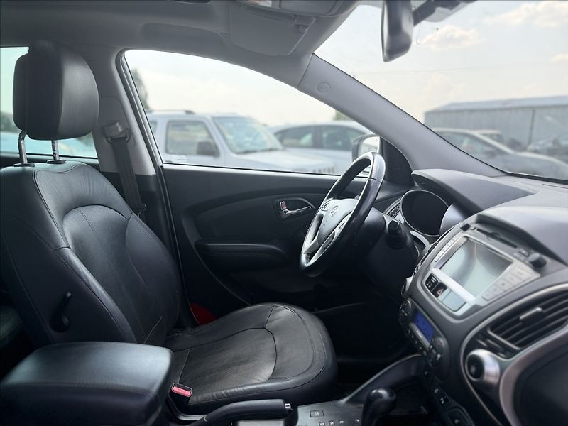 Hyundai ix35 2,0 135kW A/T NAVI PANO 4X4 - fotka 30 z 32