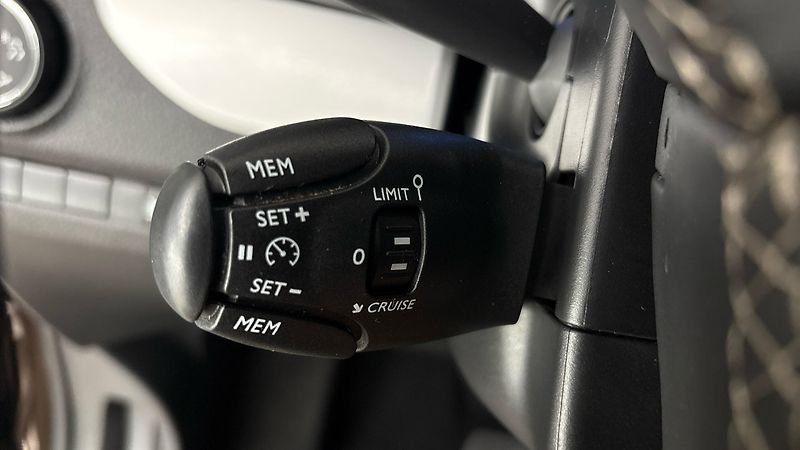 Citroën SpaceTourer 75 kWh AUT Shine - fotka 14 z 29