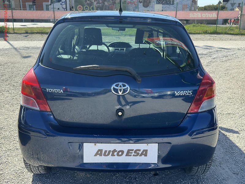 Toyota Yaris (2009) 1.3i, ČR, Klima - fotka 5 z 16