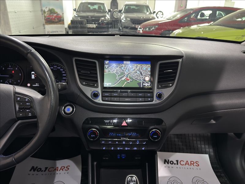 Hyundai Tucson 2,0   CRDI 4X4 STYLE PANO - fotka 26 z 40