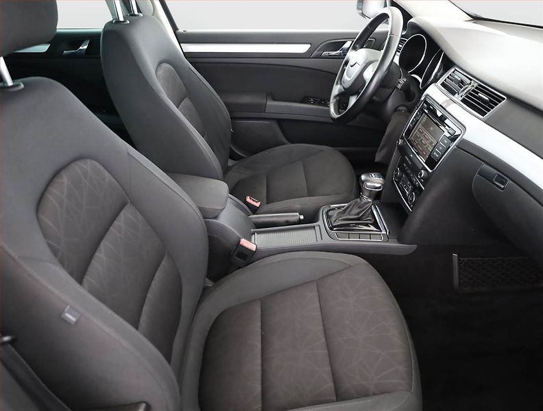 Škoda Superb (2012) 2.0 TDI, Automat, Xenony - fotka 7 z 16