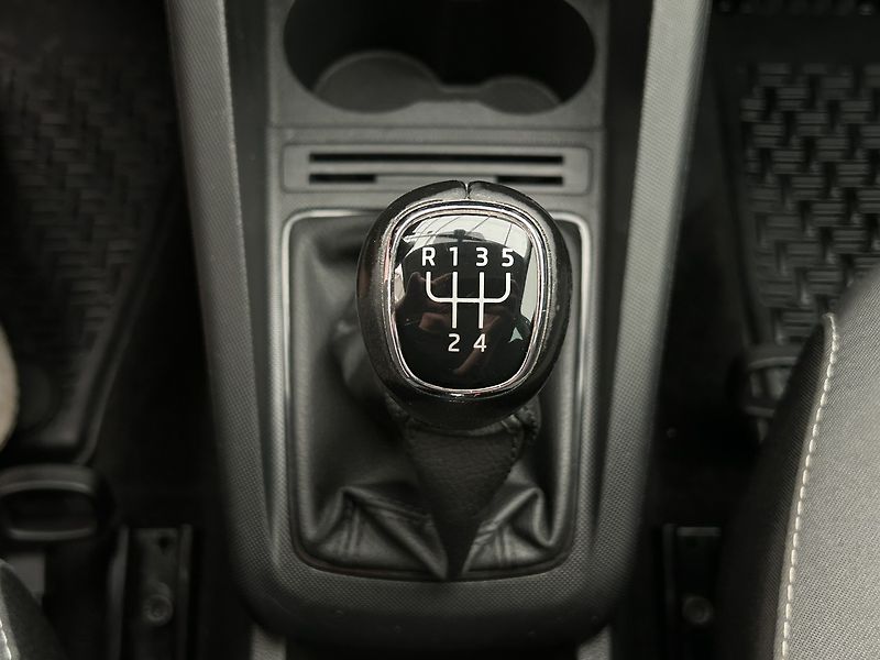 Škoda Fabia 1.0 TSI  Ambition   Plus - fotka 15 z 29