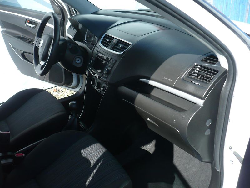 Suzuki Swift 1.2i 69Kw Klimatizace - fotka 12 z 25