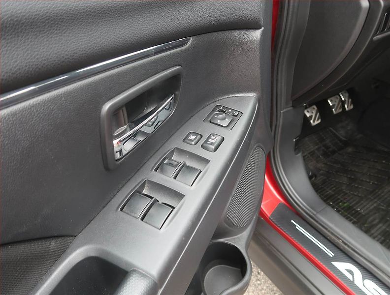 Mitsubishi ASX (2018) 1.6 MIVEC, Serv.kniha, Xenony - fotka 16 z 18