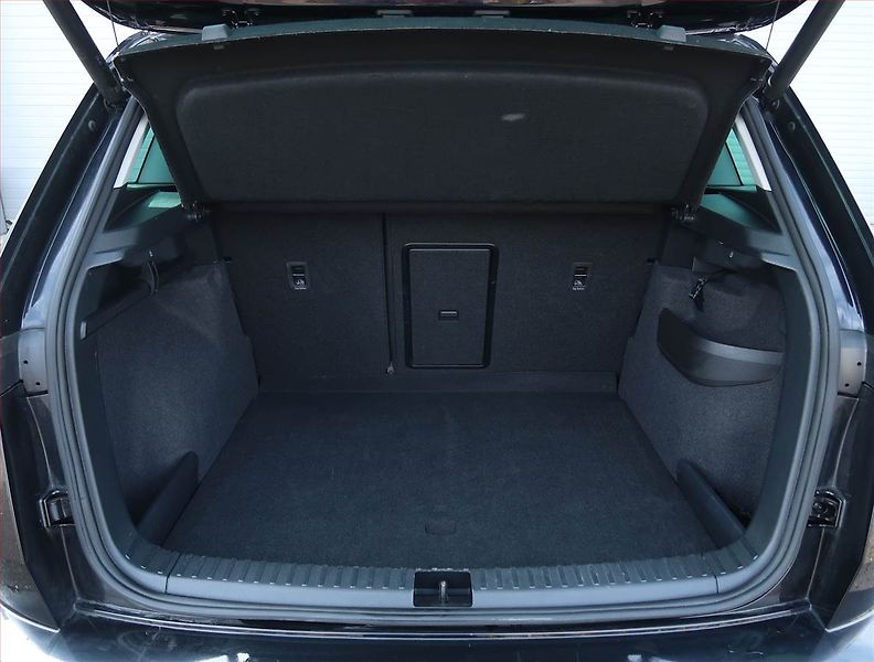 Škoda Karoq (2024) Fresh 2.0 TDI - fotka 14 z 23