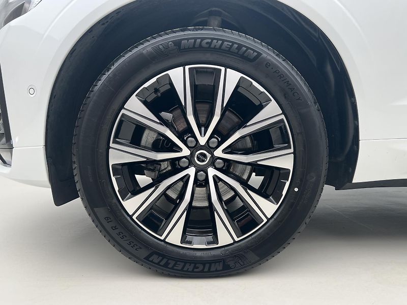 Volvo XC60 B5 AWD PLUS DARK AUT 1.maj. - fotka 15 z 43