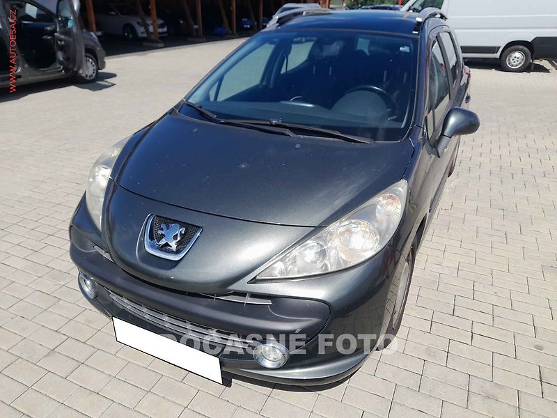 Peugeot 207 (2009) 1.4i, Panor, AC - fotka 1 z 3
