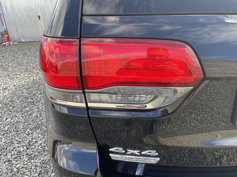Jeep Grand Cherokee 3.0CRDi 4x4 250PS LIMITEED TOP - fotka 40 z 177