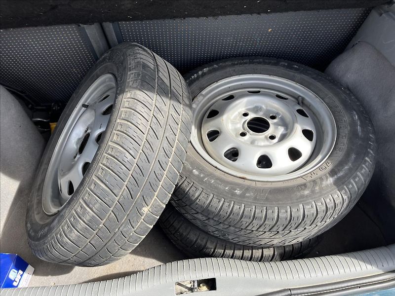 Škoda Felicia 1,3 MPi LXI ČR SERVIS 2x KOLA - fotka 27 z 31