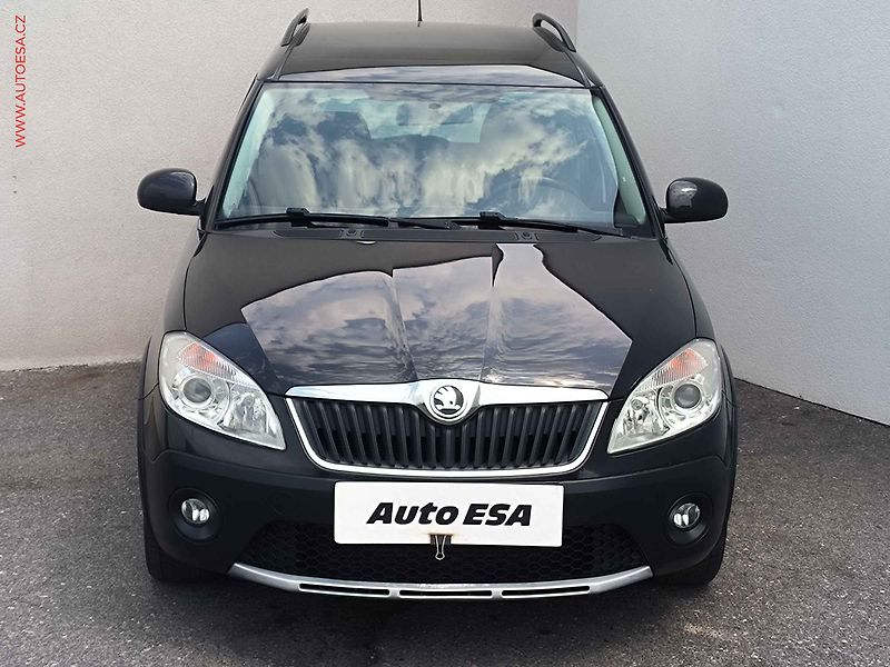 Škoda Roomster (2013) 1.6 TDi, Elegance, panor, TZ - fotka 2 z 15