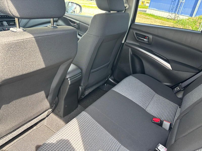 Suzuki S-Cross 1,4 BoosterJet Premium - fotka 23 z 26