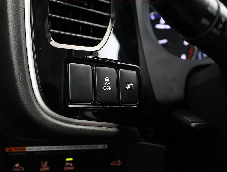 Mitsubishi Outlander (2017) 2.2 DI-D, 4X4, Automat - fotka 17 z 21