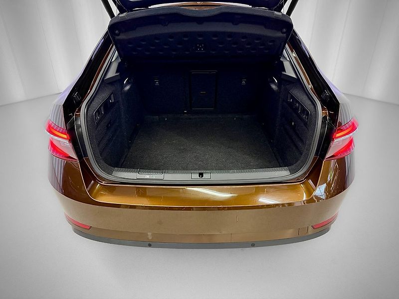 Škoda Superb 2.0TSI 140KW DSG STYLE, ACC, K - fotka 27 z 27