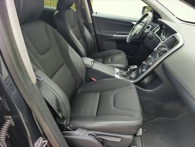 Volvo XC60 2,4 D4 Automat.4x4,Navi,Kůže, - fotka 27 z 32