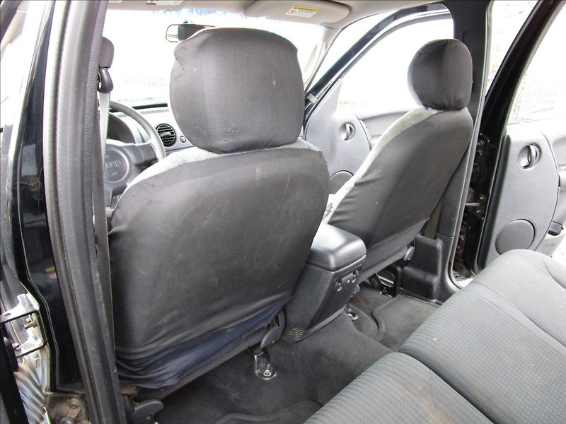 Jeep Cherokee 2.5CRD 4x4, Sport, Klima - fotka 26 z 39