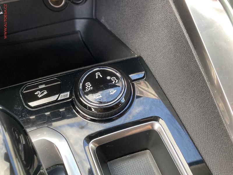 Peugeot 5008 (2019) 1.5 HDi, Active, AT, navi - fotka 16 z 19