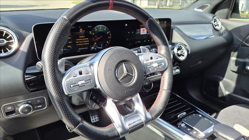 Mercedes-Benz GLA 2,0 225 Kw 35AMG 4MATIC ČR - fotka 12 z 24