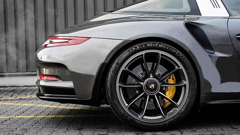 Porsche 911 Targa 4 GTS v úpravě McChip-dkr.