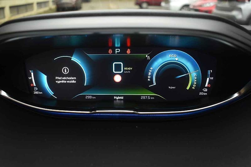 V Česku už jsou k mání nové verze vozů Peugeot 5008 a 3008
