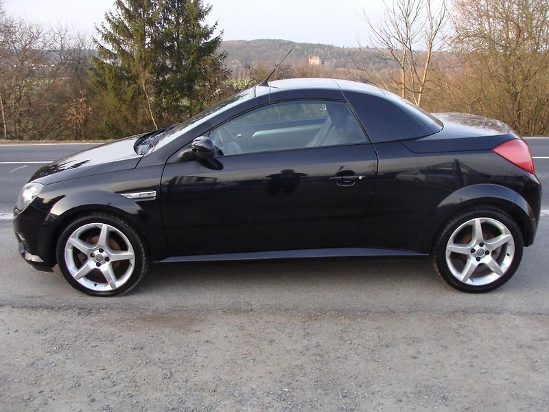 Opel Tigra 1.8i, 96000 km, 1. majitelka - fotka 19 z 31