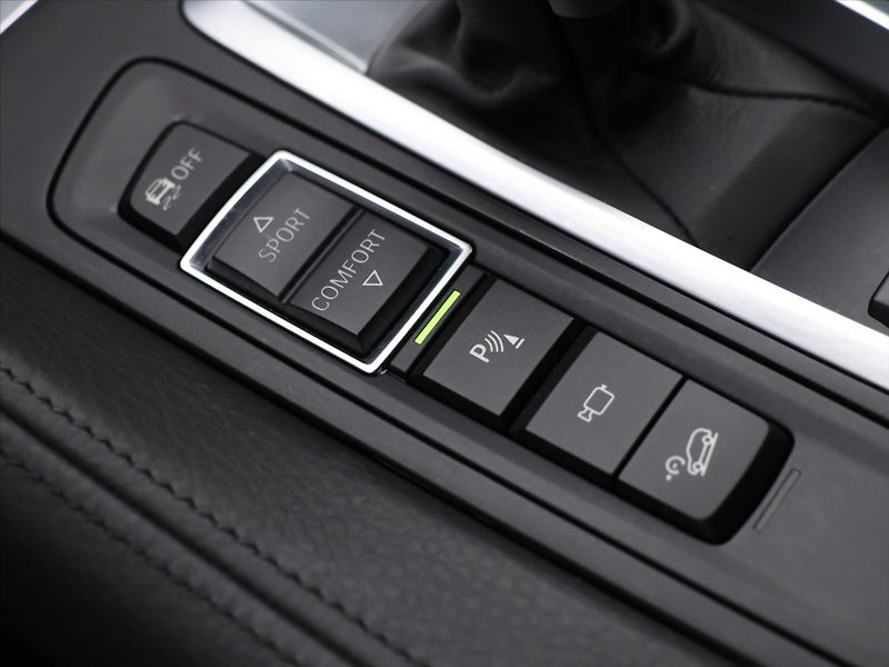 BMW X6 3,0 M50da 260kW Xdrive CZ LED - fotka 29 z 39