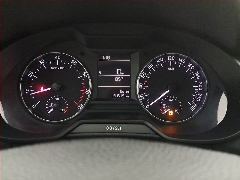 Škoda Octavia (2013) 1.2 TSI, Tempomat - fotka 11 z 17