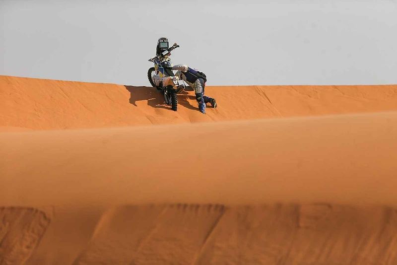 Účastníci Rallye Dakar zdolávají obrovské duny
