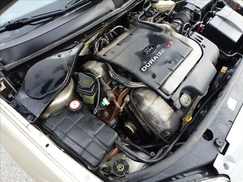 Ford Mondeo 2,5 i V6 24V Ghia Automat - fotka 49 z 49
