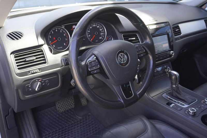 Volkswagen Touareg (2013) 3,6 V6 FSI  4x4 KŮŽE - fotka 11 z 27