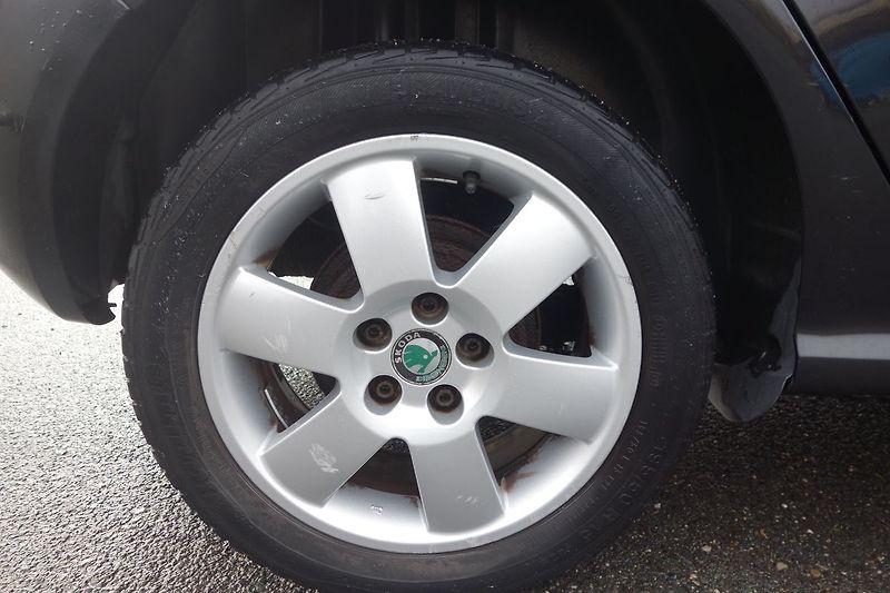 Škoda Fabia 1,4TDi SPORTLINE  2.MAJ.! - fotka 25 z 25