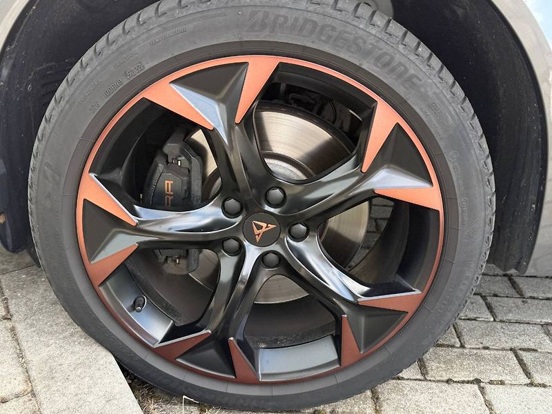 Cupra Formentor (2023) VZ 2.0 TSI DSG 4Drive 310K - fotka 35 z 36