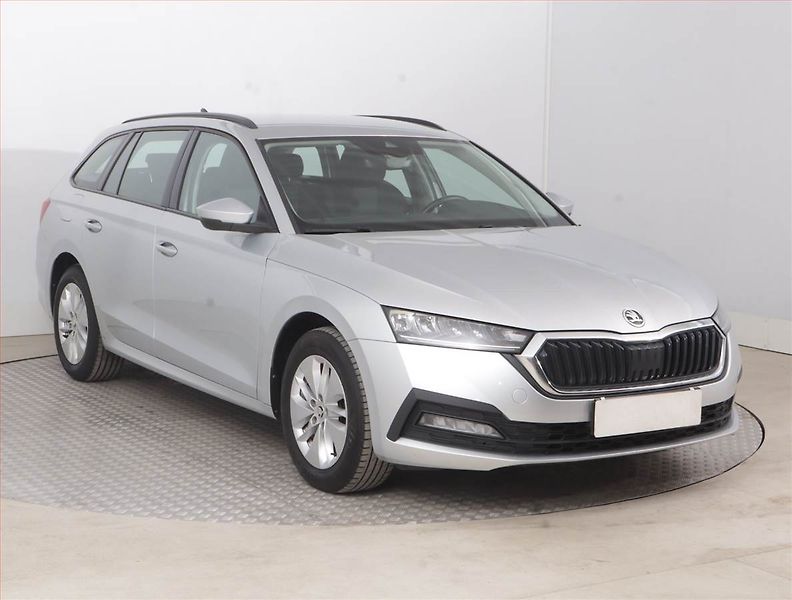 Škoda Octavia (2022) Ambition 2.0 TDI, ČR,1.maj - fotografie inzerátu