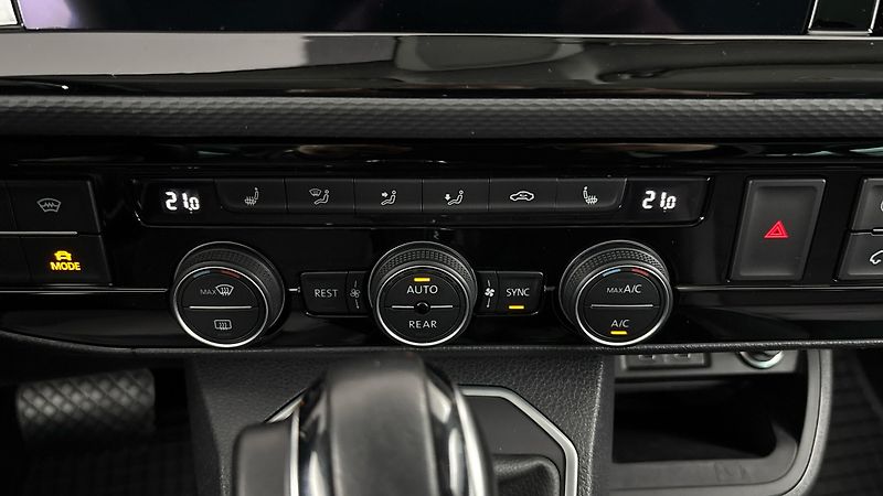 Volkswagen Multivan 2.0 TDI DSG 4motion Highline - fotka 13 z 28