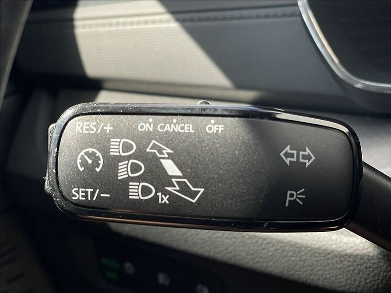 Škoda Octavia 2,0 TDI Combi Ambition Plus - fotka 13 z 24