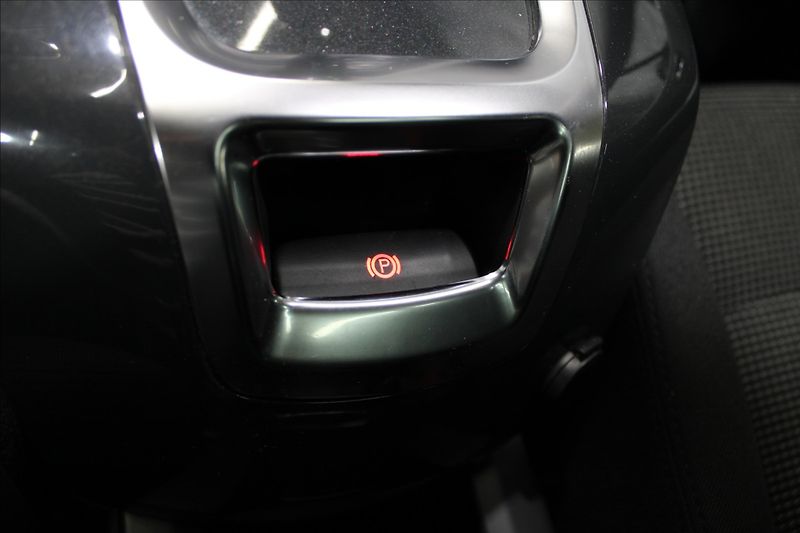 Peugeot 5008 2,0 HDI 120kW 7 míst - fotka 27 z 32