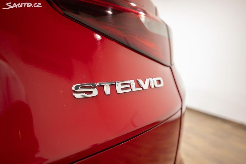 Alfa Romeo Stelvio Q4 2.2 JTD 154 kW - fotka 29 z 36