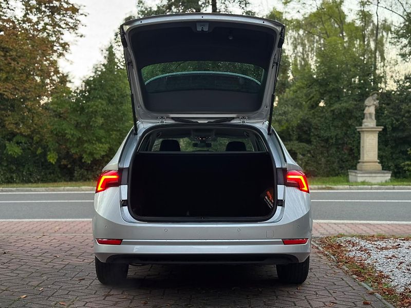 Škoda Octavia 1.5TSi 1.MAJ ČR NEBOUR. ZÁRUKA - fotka 16 z 23