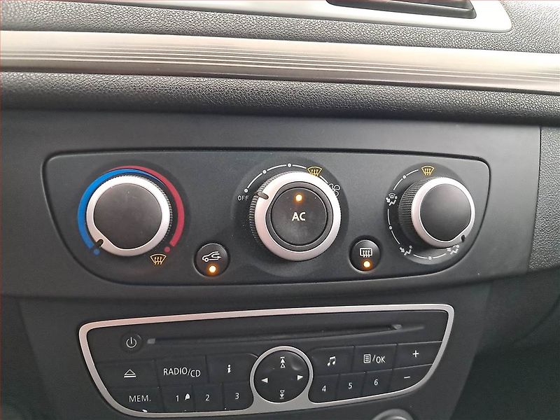 Renault Mégane (2009) 1.6 16V, nová STK, servisované - fotka 13 z 16