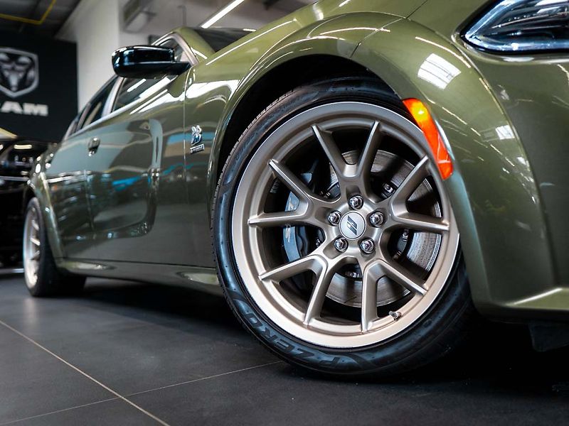 Dodge Charger (2023) 6.4 Scat Pack Wide Swinger - fotka 35 z 36