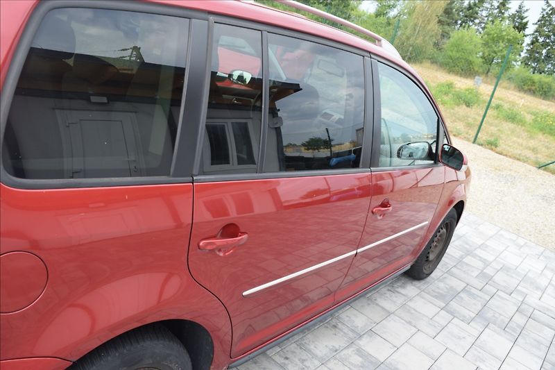 Volkswagen Touran 1,9 TDI 77KW AUTOMAT PO STK - fotka 10 z 46