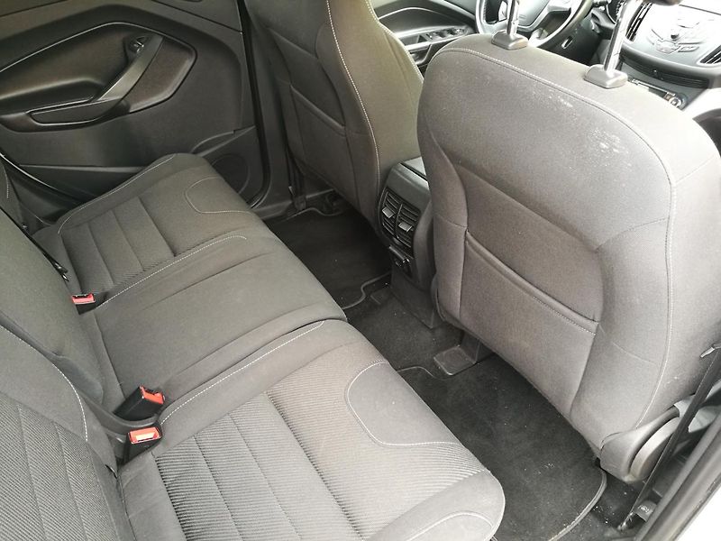 Ford Kuga 2,0 TDCi - fotka 16 z 21
